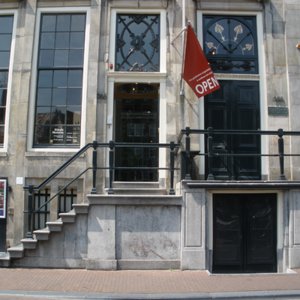 bg